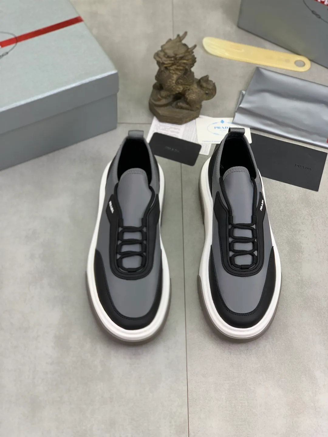 Men's shoes 💰P560💰[New style] popular models are on the official website, 🆘 Trendy brand (Prada) mainly promotes popular models, avant-garde and versatile fashion men's shoes private version mold opening, cowhide surface splicing 1:1.. Fashionable and simple, original imported cowhide lining cowhide feet; the atmosphere and personality are more fashionable, eye-catching and pursuing class. It will subvert the old idea and be a must-have for fashionistas with you! Must keep it for yourself! Tall and comfortable, large and low, high-end quality workmanship. Size: 38-44 3️⃣colors available.